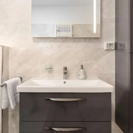 Monti By Briskva Willa *