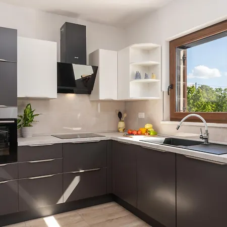 Willa Monti By Briskva *