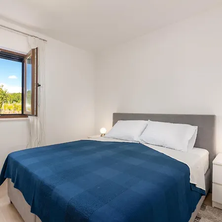 Monti Villa