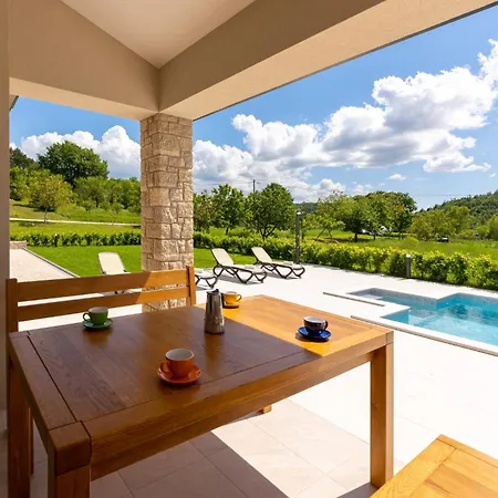 Villa Monti Cerovlje