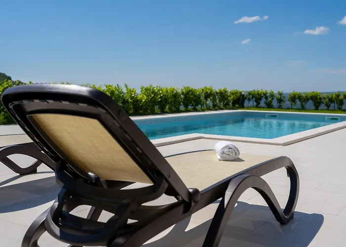 Monti By Briskva Villa